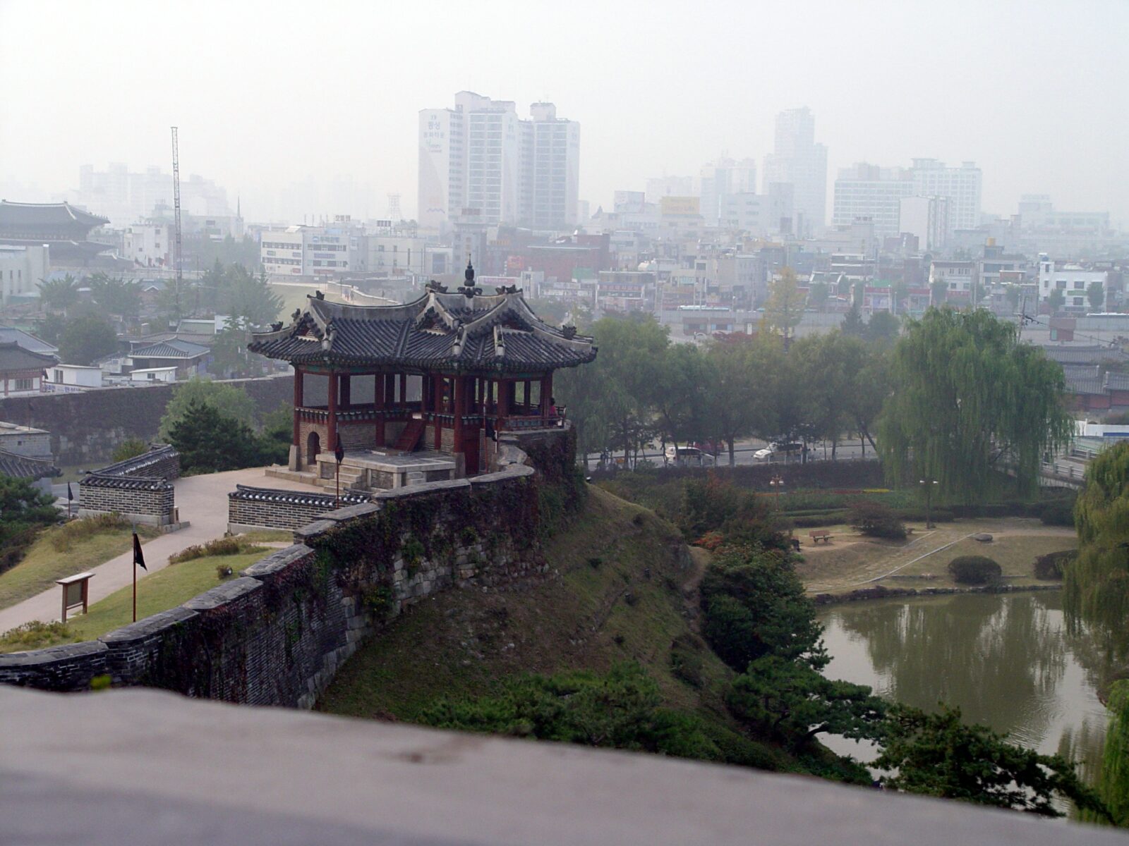 2008년 촬영한 방화수류정과 용연 실제 장소 자료사진